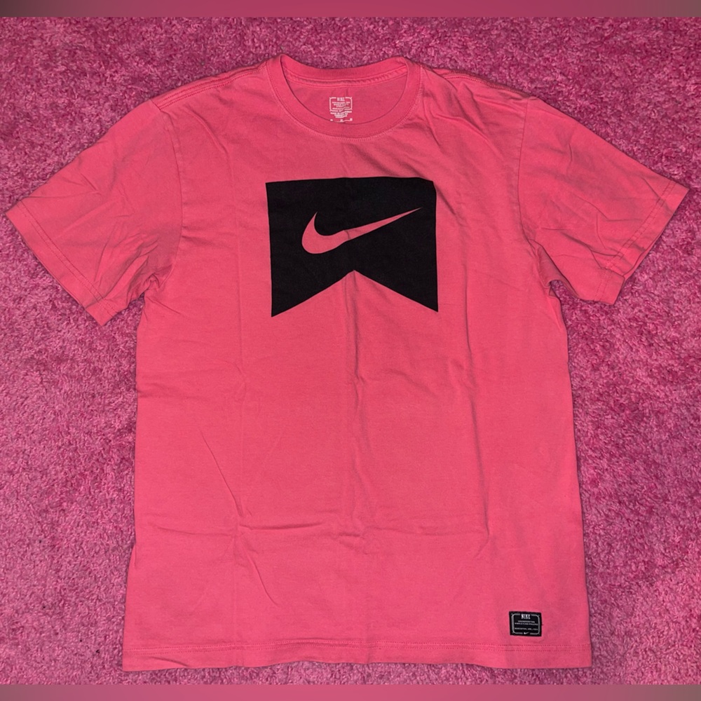 Nike Men's Graphic Pink Tee